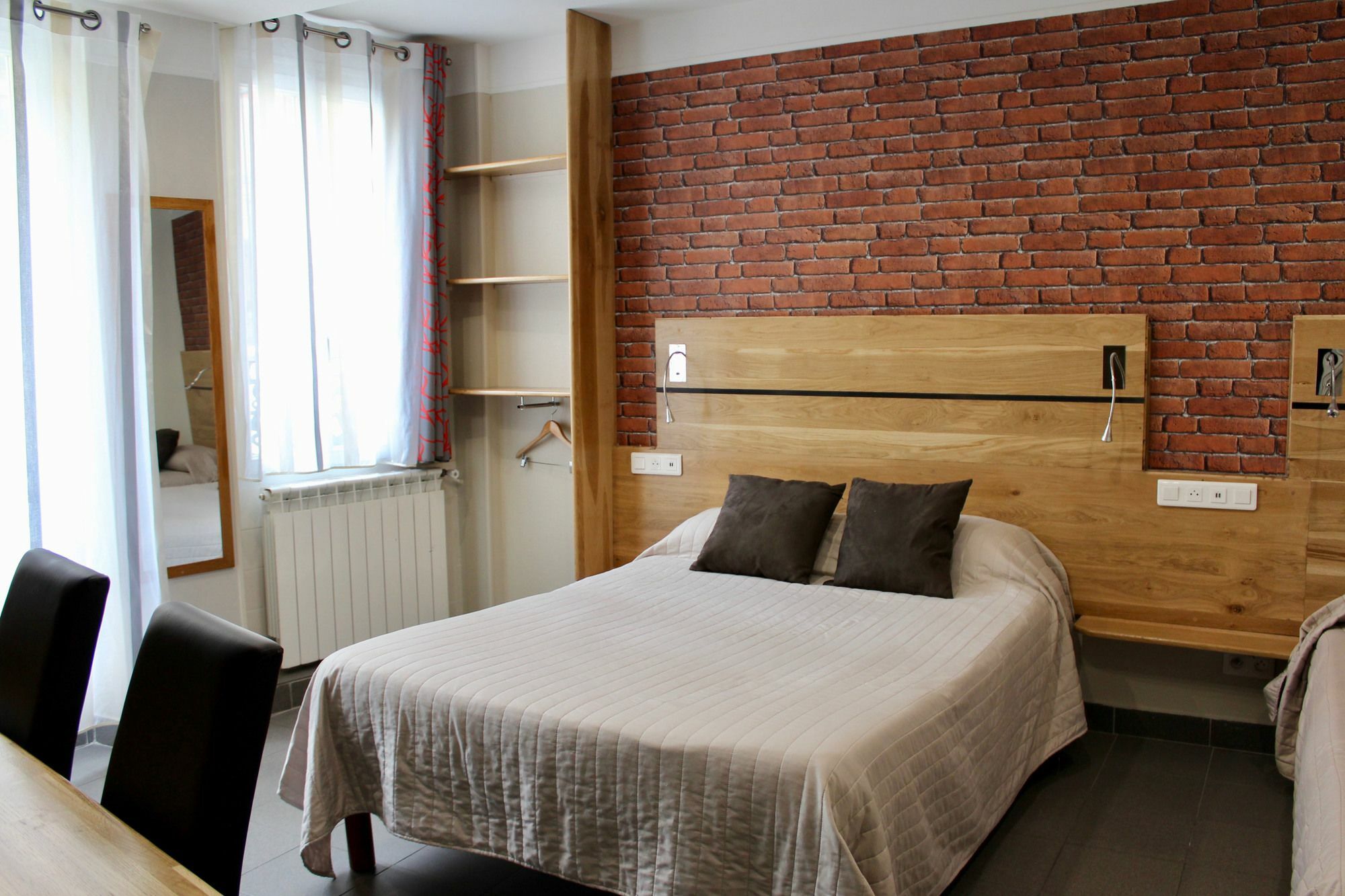 Hotel Des Pyrenees Париж Экстерьер фото