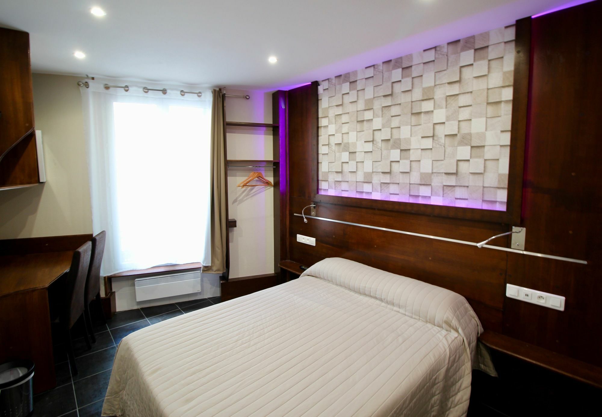 Hotel Des Pyrenees Париж Экстерьер фото