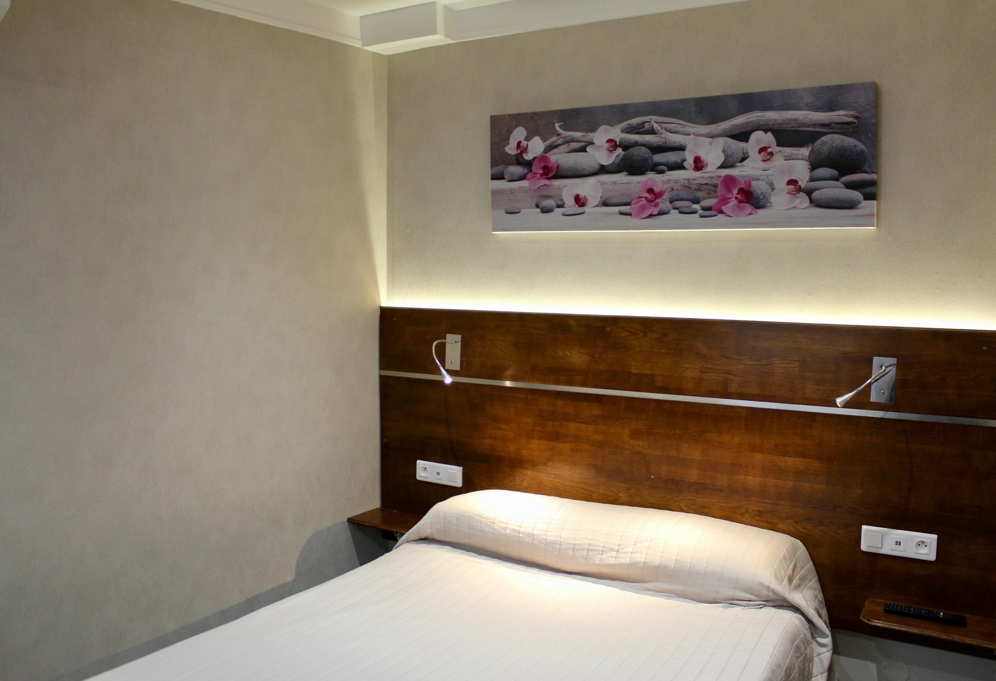 Hotel Des Pyrenees Париж Экстерьер фото